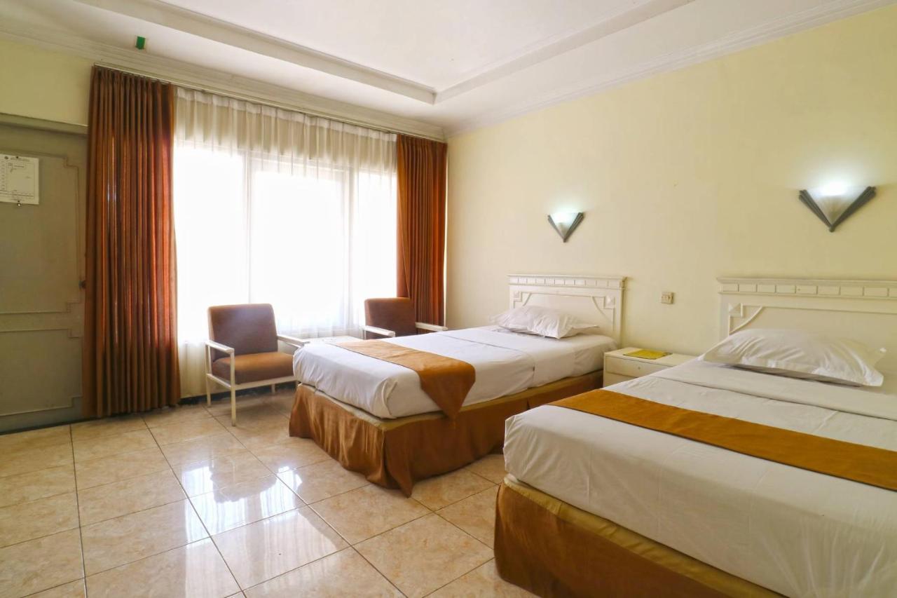 Hotel Tanjung Surabaya Exterior photo
