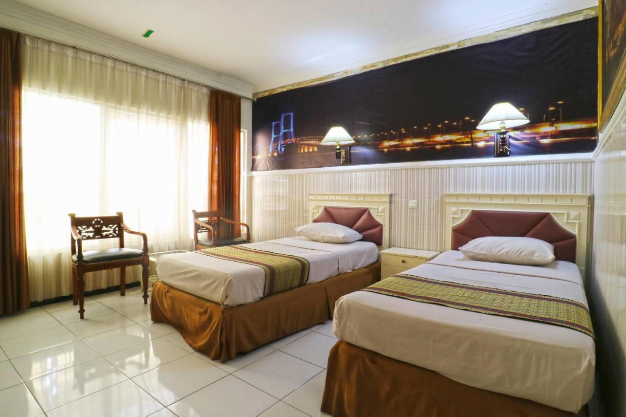 Hotel Tanjung Surabaya Exterior photo