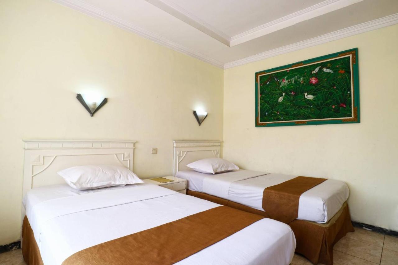 Hotel Tanjung Surabaya Exterior photo