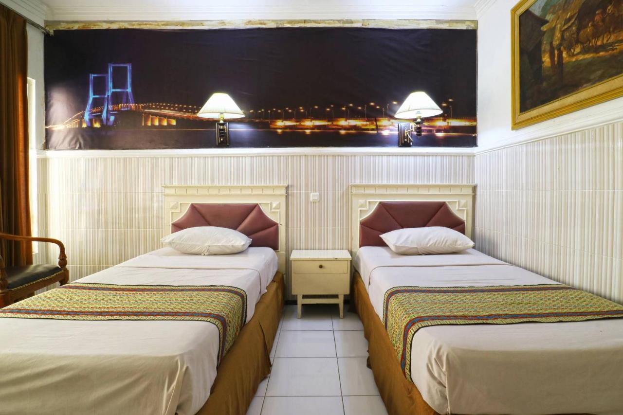 Hotel Tanjung Surabaya Exterior photo